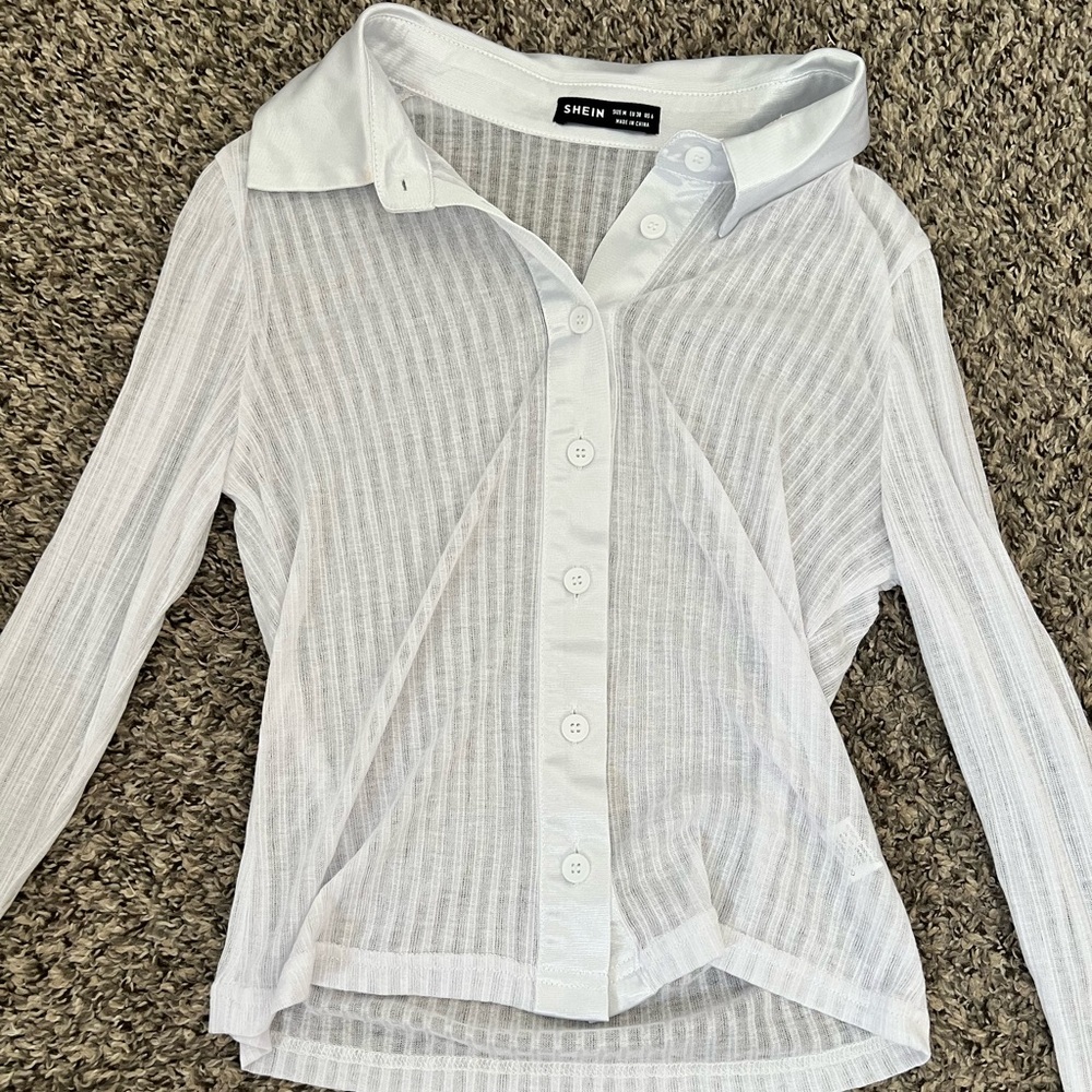 White long sleeve top with a cute collar